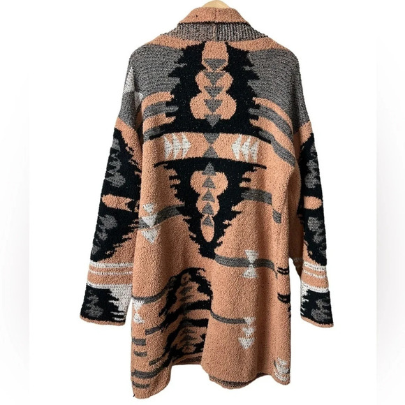 Davi & Dani • Aztec One Button Cardigan - Picture 4 of 9